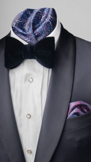 Formal-Suit-Closeuo